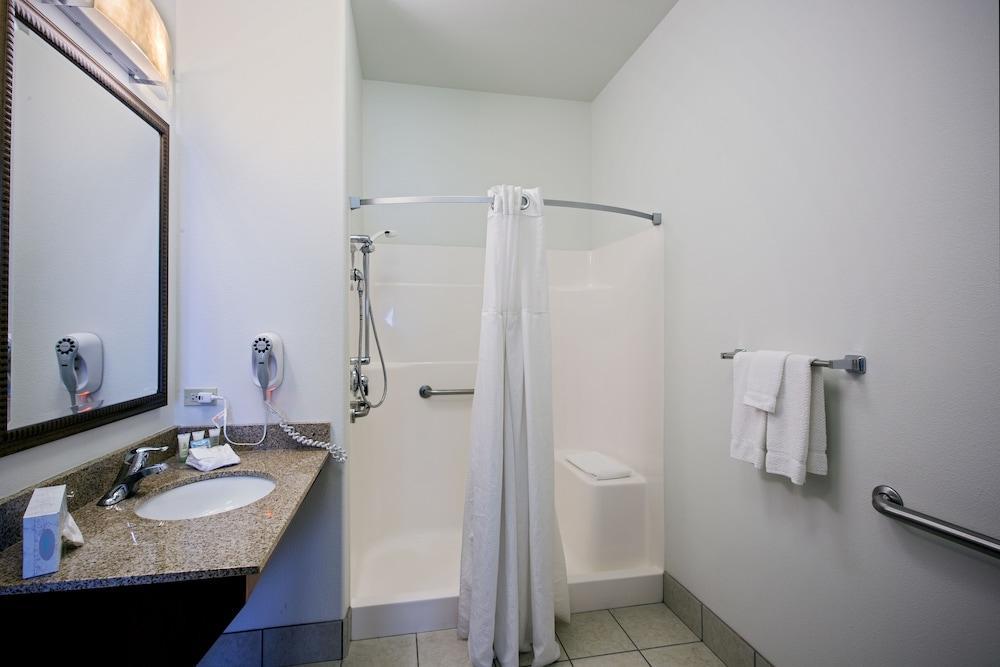 Staybridge By Ihg Hotel 3*