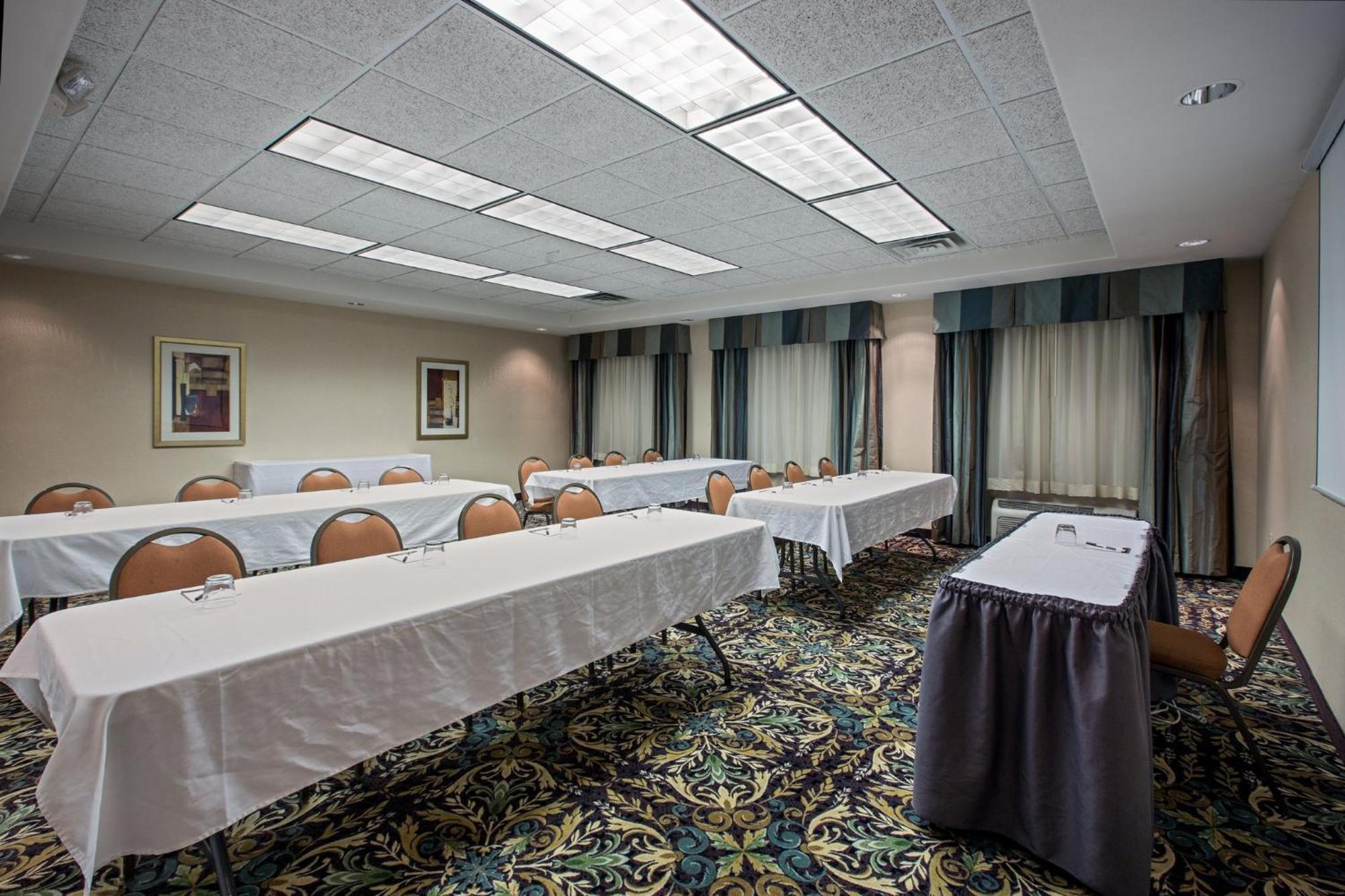Staybridge By Ihg Hotel Rockford